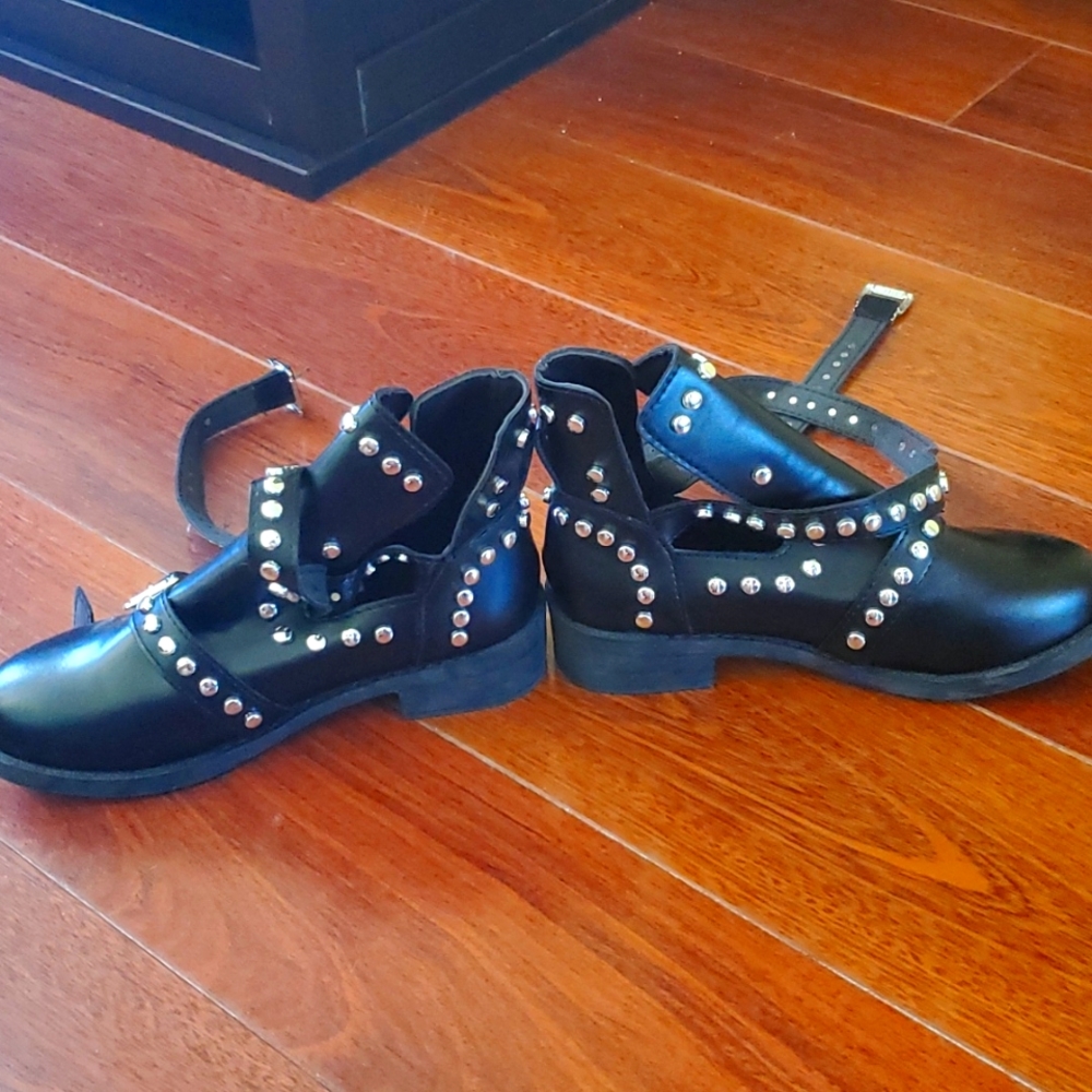 Studded boots - Picture 3 of 3